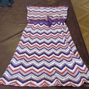 Zig zag pattern strapless dress